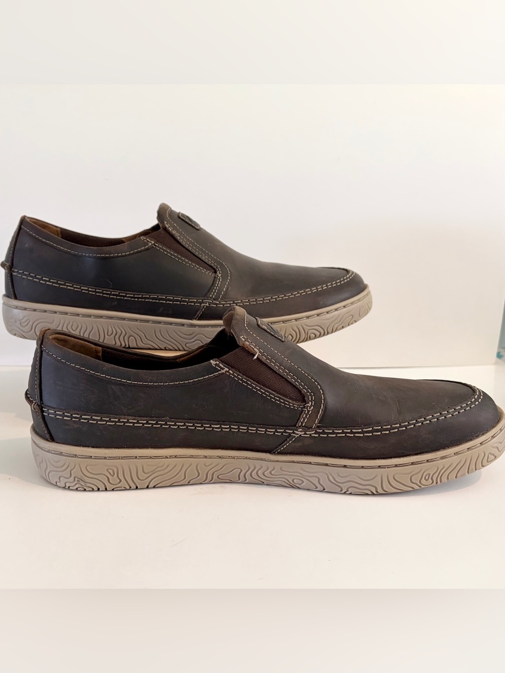 Clark’s brown leather Slip-On Casual Men's loafers Shoes in Dark Brown